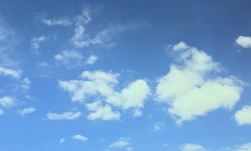 澄み渡る秋空の写真を投稿したムン・グニョン