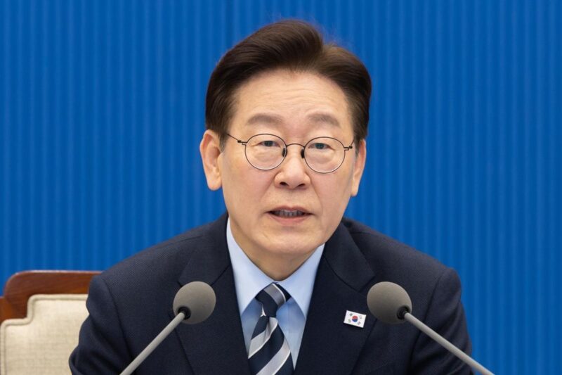 イ氏、急落事態…就任後「初」