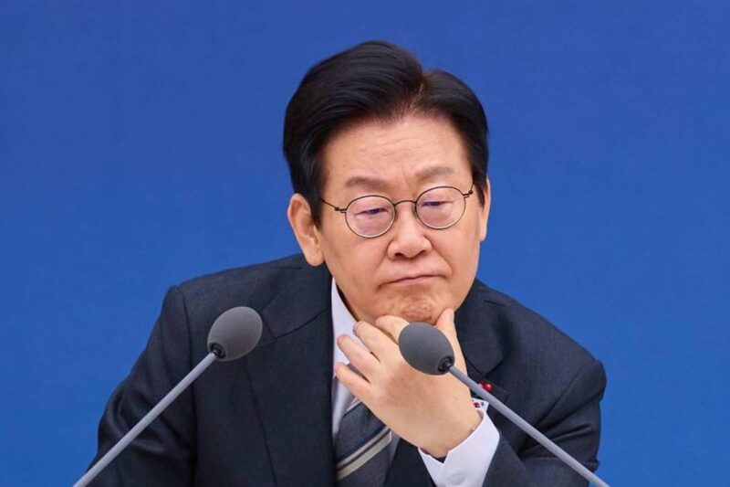 イ氏、急落事態…就任後「初」