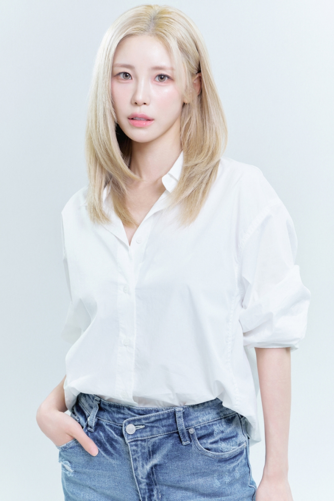 チョン・ヒョソン、3色の魅力が光る新プロフィール写真を公開