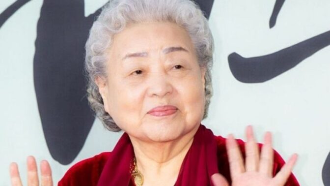 「敗血症で生死を彷徨った」名優カン・ブジャ、息子を想い涙…結婚59年の意外な夫婦生活も告白