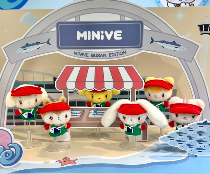 IVEの公式キャラクター「MINIVE」、釜山に上陸！