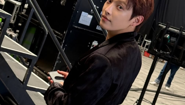 ATEEZホンジュン、肋骨骨折の負傷を押してステージへ　強行出場に心配の声
