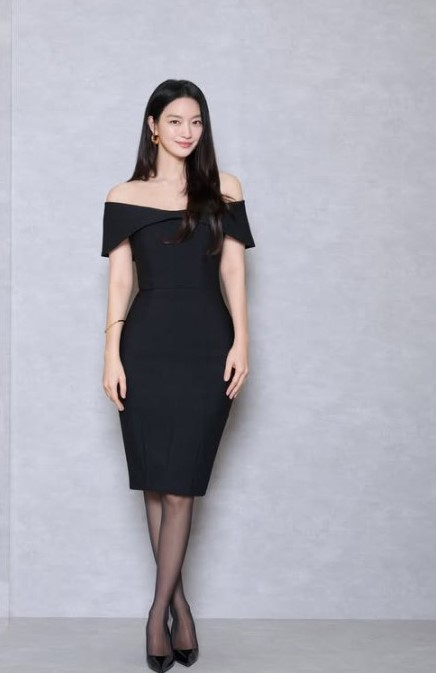 シン・ミナ、優雅なドレス姿を披露