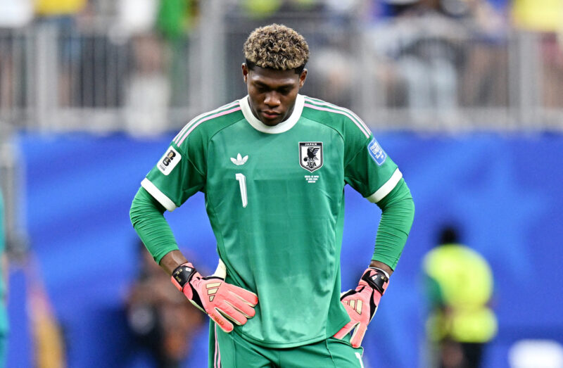 【速報】日本代表GK鈴木彩艶、PSG移籍が破談に…高額な代理人手数料が原因か、アストン・ヴィラ移籍の可能性浮上