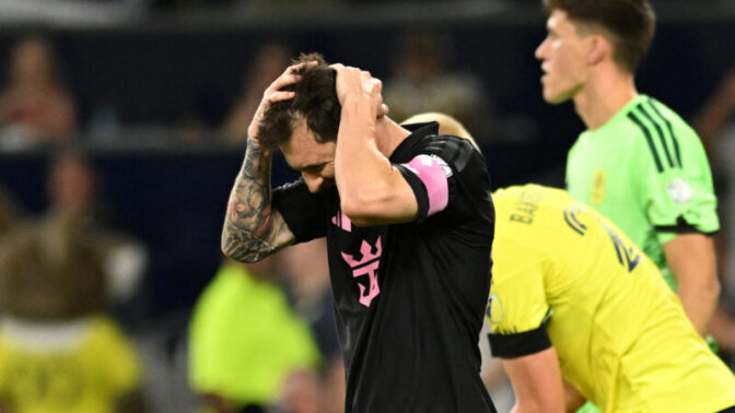 「サッカーの神様」にも唯一の弱点？メッシ、まさかのPK3連続失敗で12年ぶりの不名誉記録…父逝去後の初先発でチームも大敗