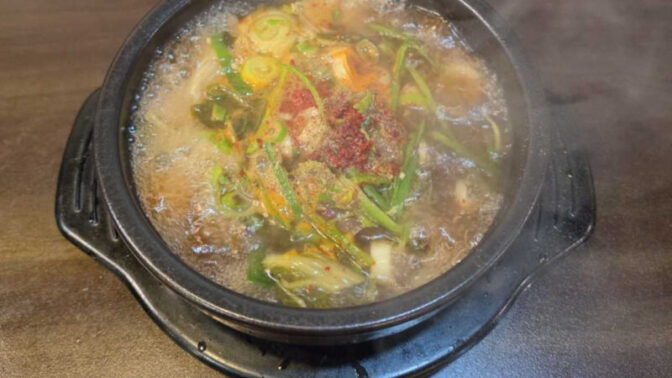 「焼酎もう一本！」飲みすぎた翌朝に食べたい、韓国各地の絶品ヘジャンク（二日酔い解消スープ）特集