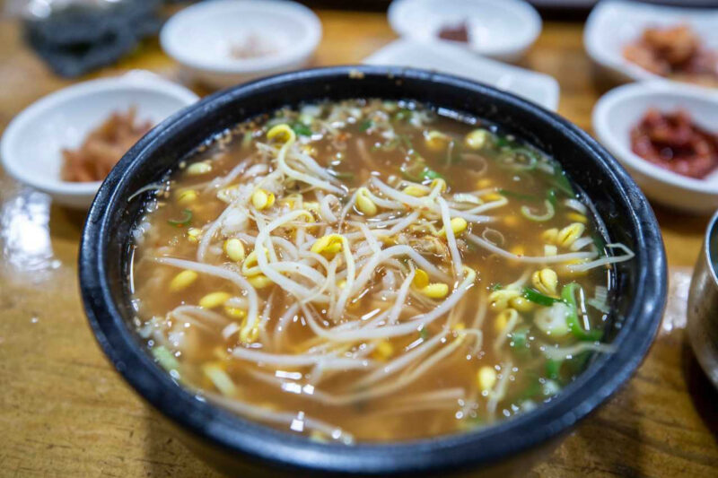 「焼酎もう一本！」飲みすぎた翌朝に食べたい、韓国各地の絶品ヘジャンク（二日酔い解消スープ）特集