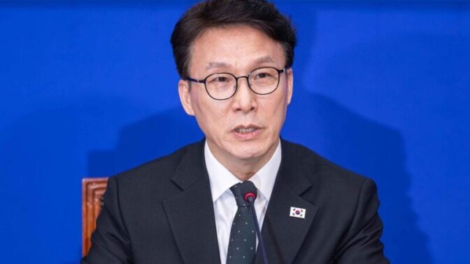 「就任後すぐに脅迫が…」キム・ミンソク、抗議デモに直面