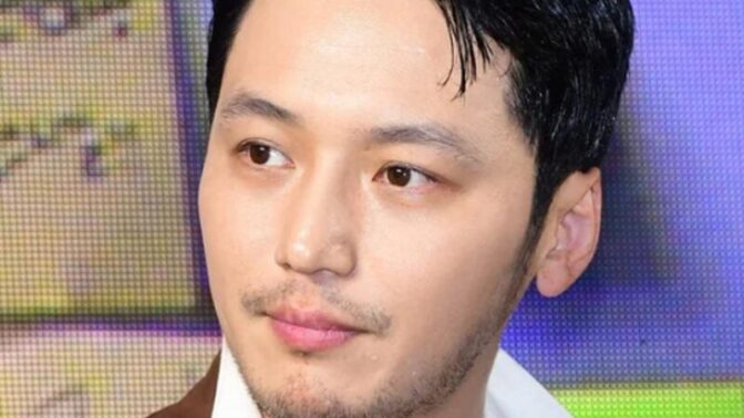 ティファニーは大丈夫？ピョン・ヨハン、女性との「密着ショット」が話題に