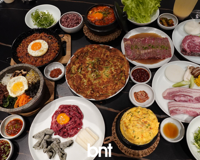 【地球村Kグルメ⑧】渡辺謙＆渡辺大、マニラで韓国料理に舌鼓…「WOORI」で分かち合った味と絆