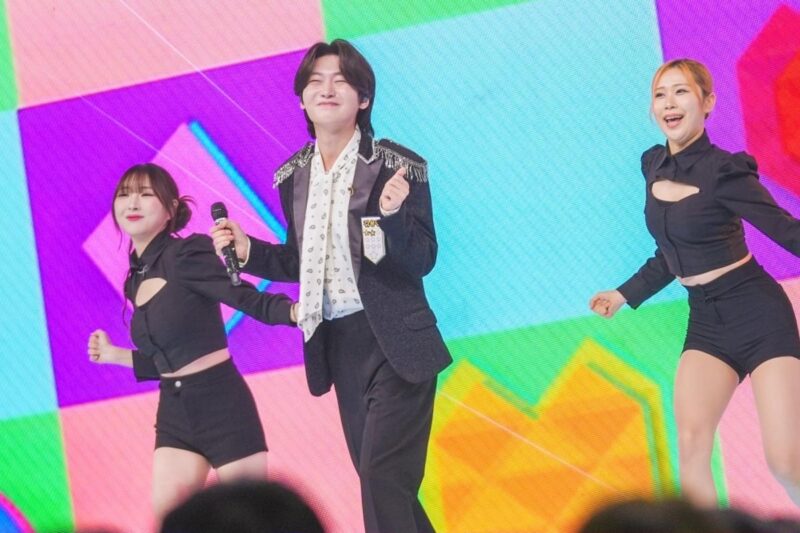 「33歳」キム・ヨンビン、年上女性に夢中…「おめでとう♥」
