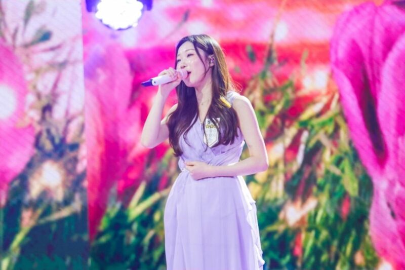 「33歳」キム・ヨンビン、年上女性に夢中…「おめでとう♥」