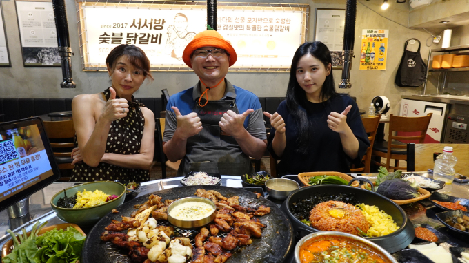 食にこだわる女優イェ・ジウォンのグルメ旅…「絶対行くべき名店3選」① 炭火の香りで済州を味わう『ソソバン炭火タッカルビ 済州本店』