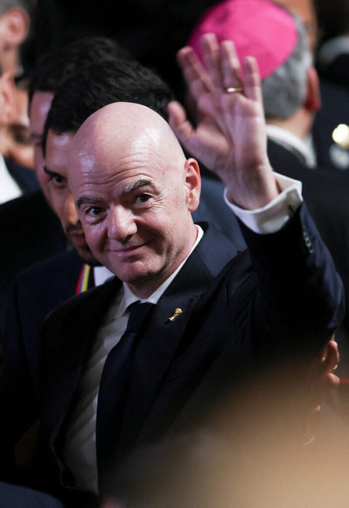 「美容室で会おう」FIFA会長、辞任要求の質問に対する驚きの対応が物議