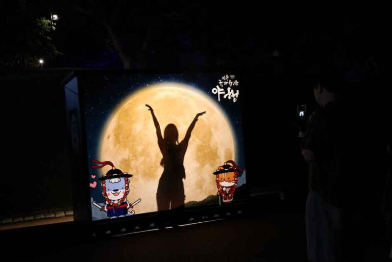 「暗行御史、出動！」夜10時まで城門開放、幻想的な無料フェスティバル開催