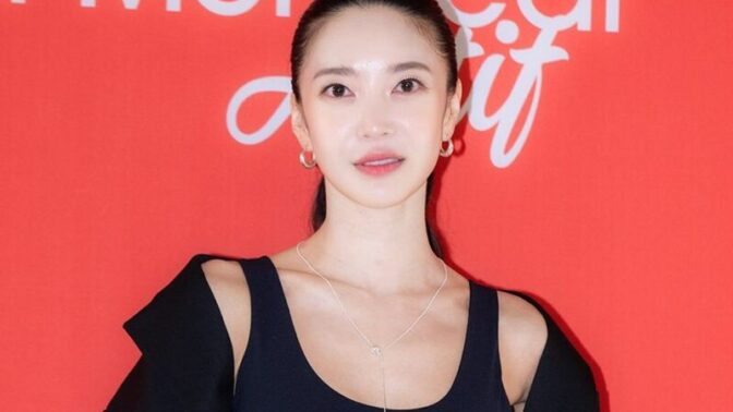「妊娠したのかと思った」女優キム・ユンジ、ぽっこりお腹からわずか1週間で4kg減量！驚異のダイエット成功で美しい“11字腹筋”を公開