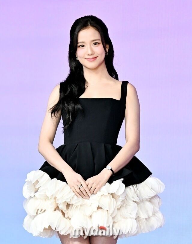 BLACKPINKジス、9月4日に電撃カムバック！ミステリアスな遊園地が舞台の「CLICK」で新境地へ