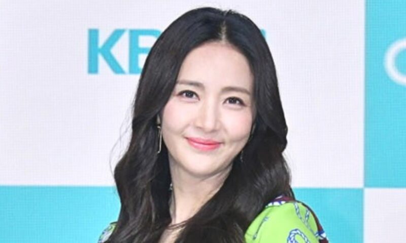 「お母さん、しっかり生きていくから」女優ユン・ヘヨン、すい臓がんで逝去した最愛の母を思い涙の告白「見せてあげたかった…」