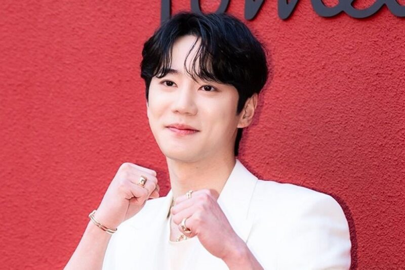 「29歳」イ・ジュニョン、入隊から1か月で“M字ハゲ”疑惑を呼んだ写真2枚…「やっぱりイケメン」