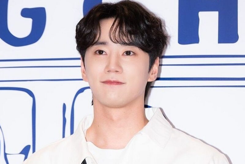 「29歳」イ・ジュニョン、入隊から1か月で“M字ハゲ”疑惑を呼んだ写真2枚…「やっぱりイケメン」