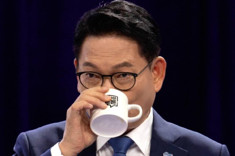 鄭清来氏、李在明氏の面前で…「不平と非難」と苦言