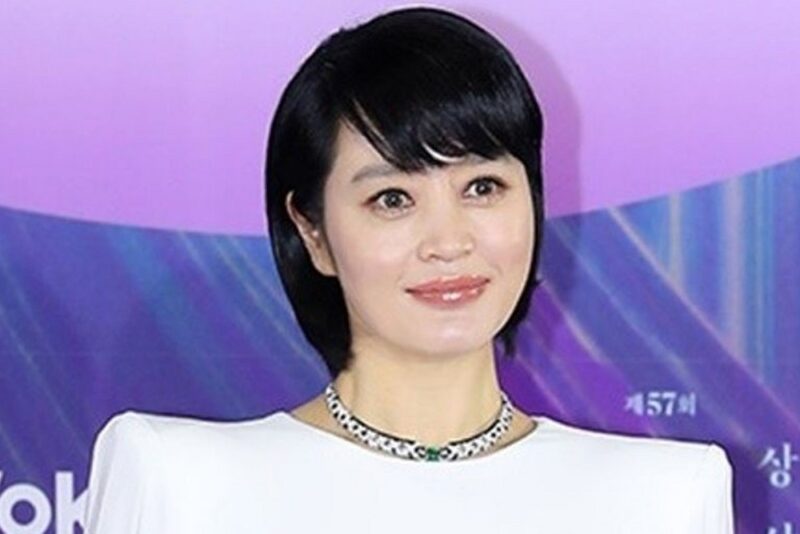 これが55歳？…キム・ヘス、レザースカートを完璧に着こなし→“バービー人形”級の美脚を披露