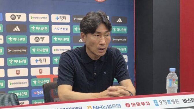 「勝てた試合だった…」1602日ぶりのホーム対決勝利を目前で逃した富川FCイ・ヨンミン監督の溜息と、痛恨ミスの守護神への“愛の鞭”