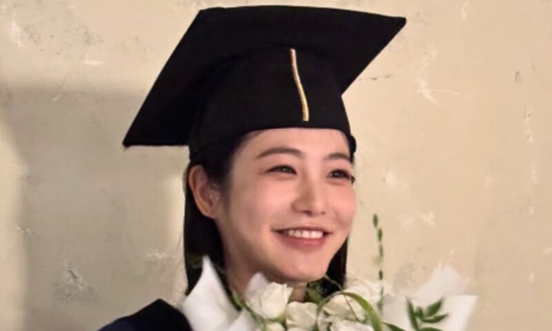人気女優、成均館大に入学して10年でついに… “アンモナイトの卒業”を自祝