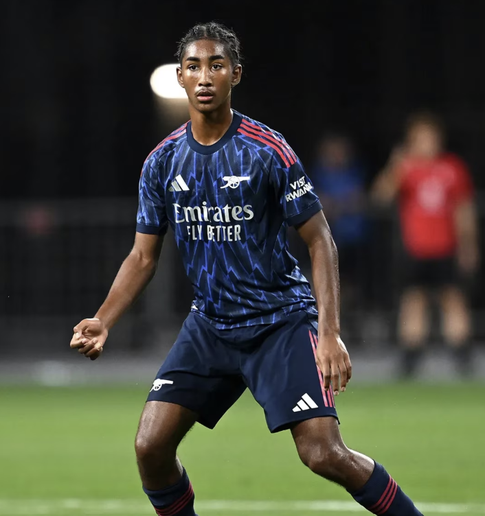 アーセナルが育てた7年越しの逸材、17歳でついにプロ契約締結へ