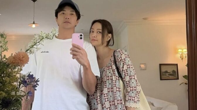 ソン・テヨン、夫クォン・サンウと超密着の鏡セルカ！結婚18年目とは思えないラブラブぶりに大反響「夏の終わりに」