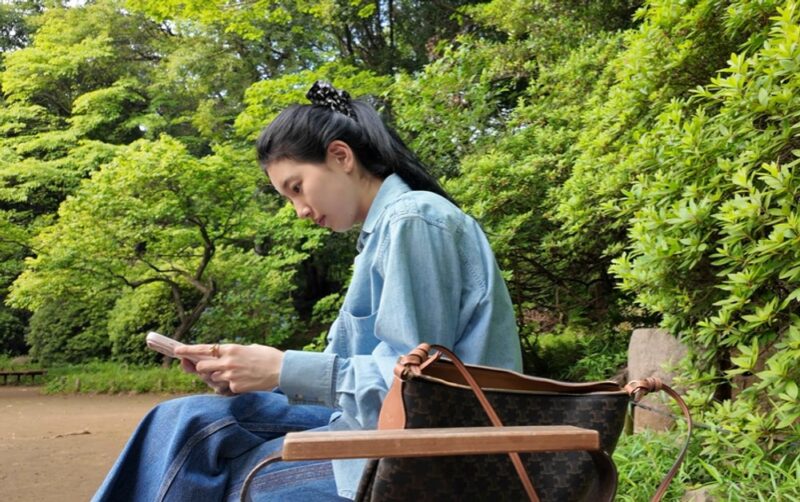 人気女優、日本でのゆったりとした日常…8分間無言でも視線釘付け