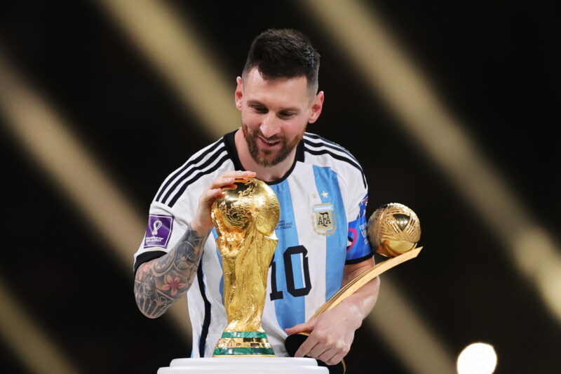 「サッカーの神様」メッシが代表引退を電撃表明!21年間のアルゼンチン代表生活に終止符「もうこれ以上、力を振り絞る余力はない」