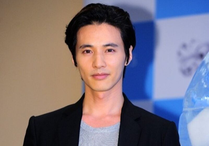 ’48세’ 원빈, 15년 전 앳된 미모 포착…회색 티 한장 입었을 뿐인데 화보인 줄 