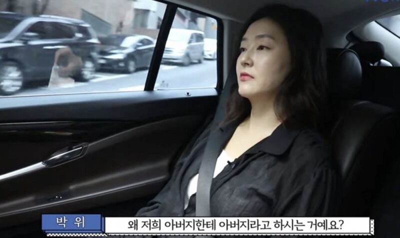 「実の弟だと思っている」パク・チャンホンPDの養女パク・ジニ、パク・ウィの物議と同時に活動休止へ…関心が集中