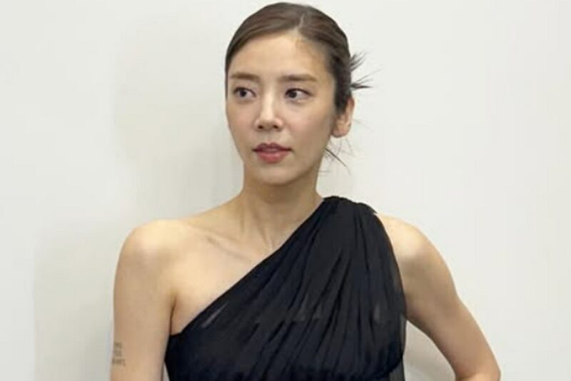 ソン・ダムビ、「椿の花咲く頃」から7年間作品なし…“共同購入”を熱烈アピール「これ本当に全部もらえるの?」