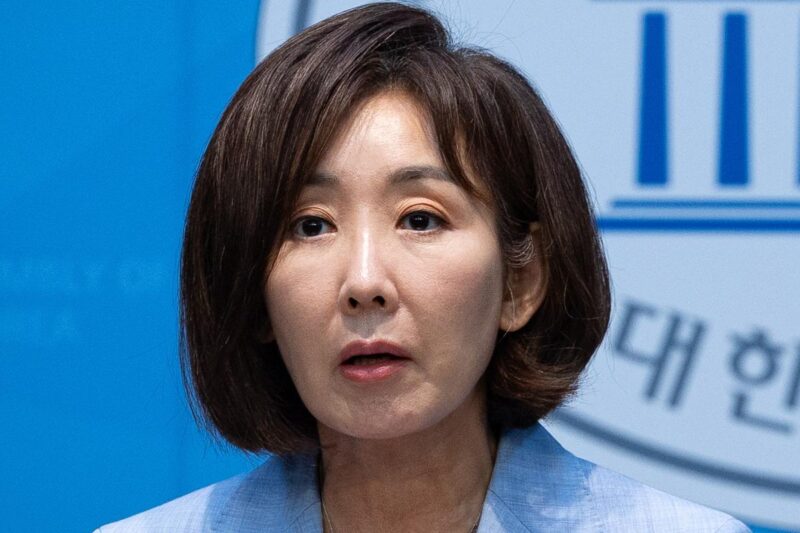 李氏に逆風、一触即発の危機的状況へ