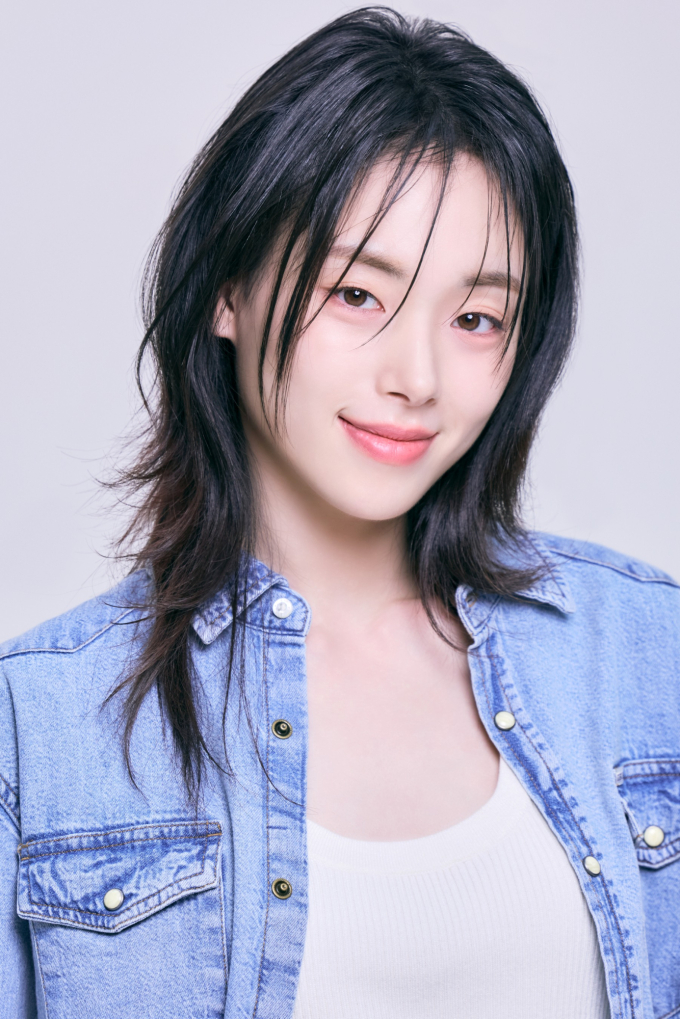 クォン・ヒソン、清純かつシックな新プロフィール写真を公開