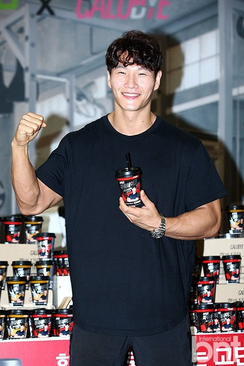 チ・イェウン&Bada、12月結婚へ…キム・ジョングクが祝歌を約束