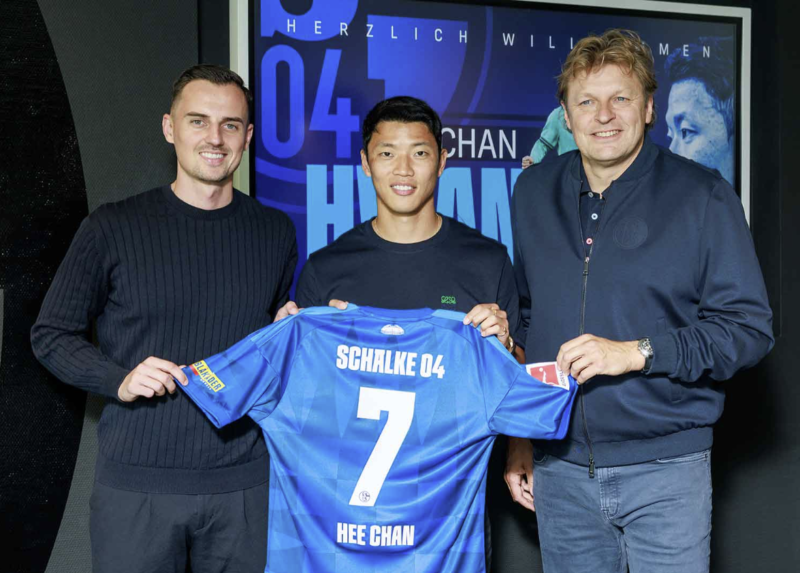 背番号7の公式発表!ファン・ヒチャンがシャルケ04へレンタル移籍「満員のスタジアムでプレーする瞬間が待ち遠しい」