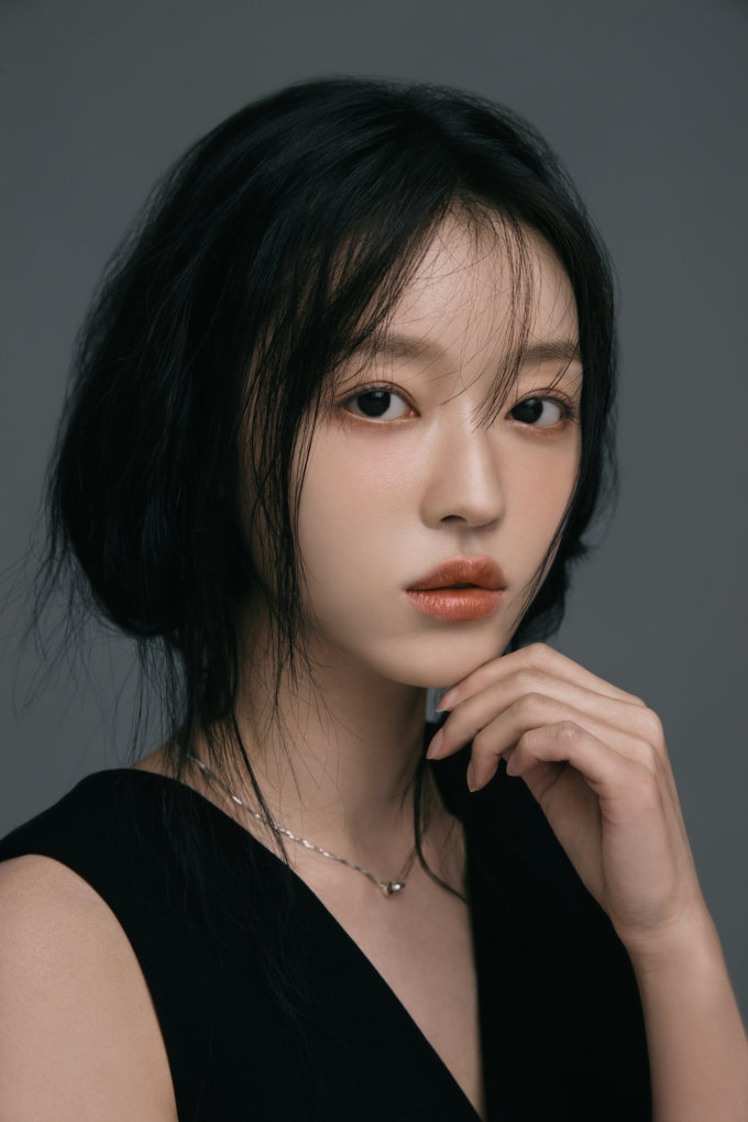 OH MY GIRLユア、LINGZと専属契約を締結