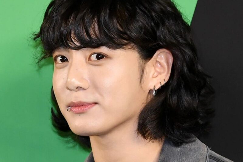 BTSジョングク、「薬を飲んだ」…ファンから心配の声が殺到