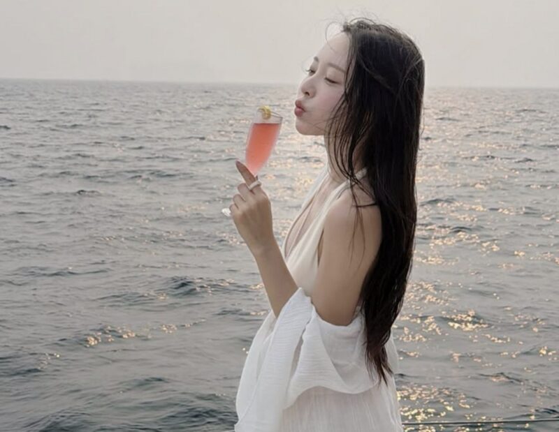「パク・ソングァン♥」イ・ソリ、ビキ니→ビーチで乗馬まで…「本当にロマンチックだ」