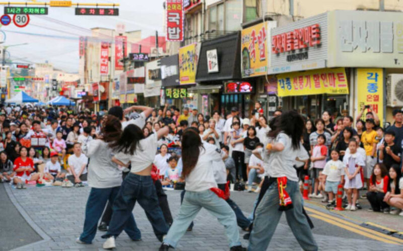 KIAファン必見！今週土曜、光山路に集結！大型スクリーンで応援する最後の夜市開催