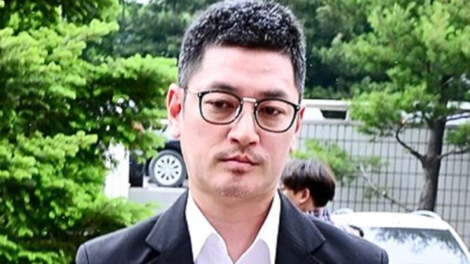 「6月にパパに」Bobby Kim、10年前の機内騒動を告白「過ぎたこと…ハイタッチしましょう」
