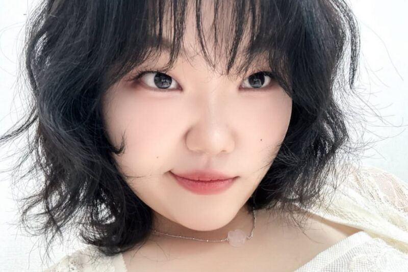 「AKMU」イ・スヒョン、30kg減量後も「あと7kg」…見違えるほどシャープになったフェイスライン