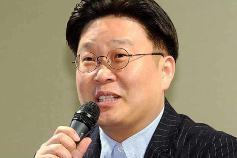 「あまりにも無礼」韓国のイベントに“浴衣”で登場したハリウッド俳優アンセル・エルゴートに徐坰徳教授が一喝
