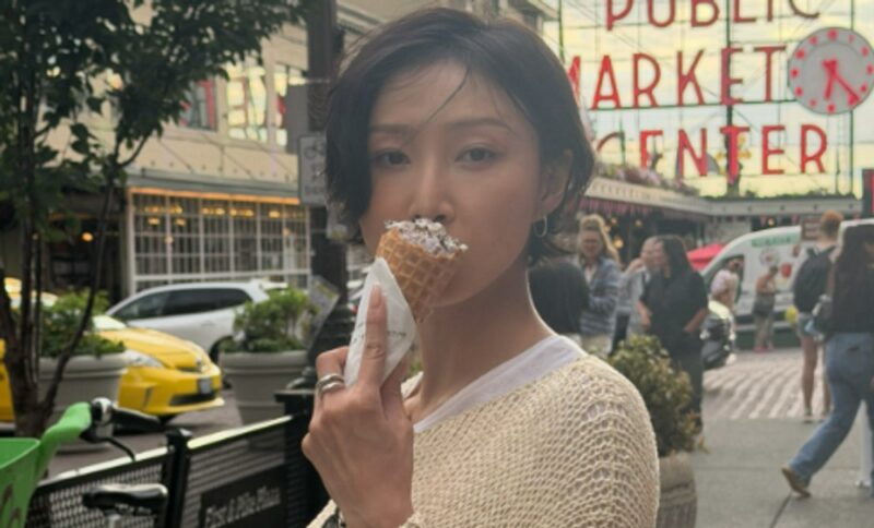 “아빠 팬티 입은 줄”…美서 파격 반바지 차림으로 포착된 女가수 정체 