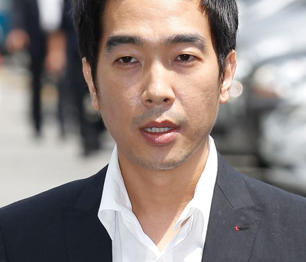 コ・ヨンウク、イ・ミンジョン＆イ・ビョンホン夫妻を批判「芸能人ごっこに心酔」