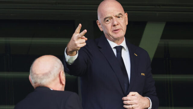 「辞任の意向は？」質問に沈黙…FIFAインファンティーノ会長に欧州から高まる退陣圧力